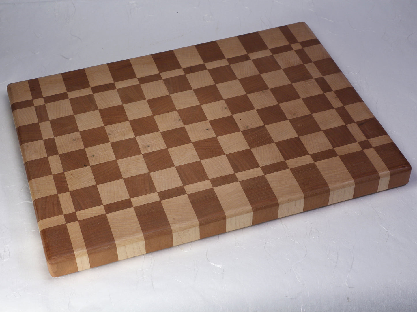 Short Edge Cutting Board | Maple & Cherry | Checkers Pattern